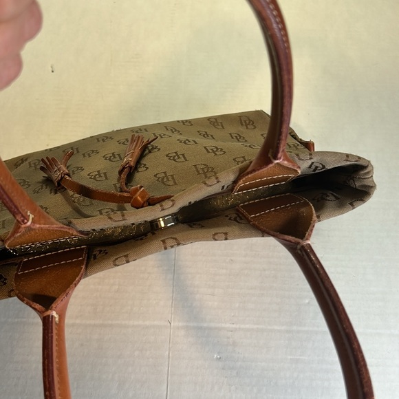 AUTHENTIC DOONEY & BOURKE BROWN / TAN CANVAS & LEATHER TRIM VINTAGE HAND  BAG - Picture 8 of 16